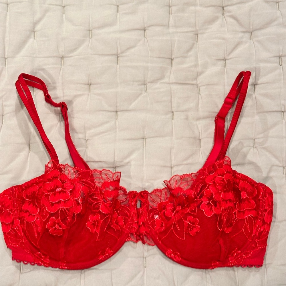 Victoria’s Secret dream angels - lipstick red , sexy balconette lace bra - 34D